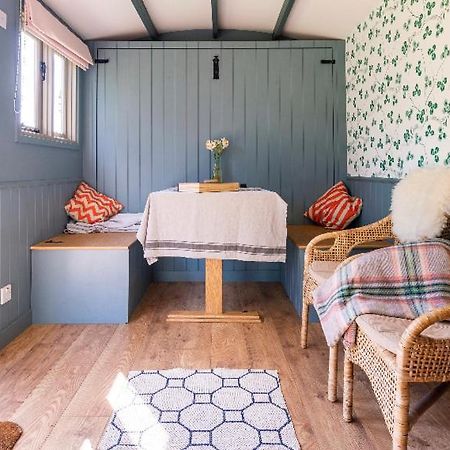 Old King William Shepherd Huts And Private Hot Tubs In North Norfolk Hunworth Bagian luar foto
