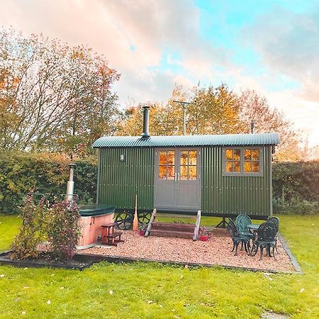 Old King William Shepherd Huts And Private Hot Tubs In North Norfolk Hunworth Bagian luar foto