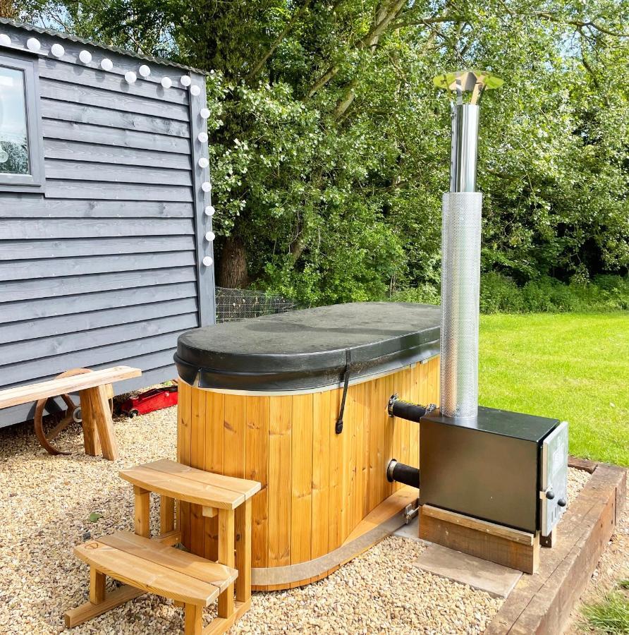 Old King William Shepherd Huts And Private Hot Tubs In North Norfolk Hunworth Bagian luar foto