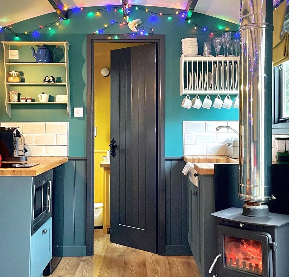 Old King William Shepherd Huts And Private Hot Tubs In North Norfolk Hunworth Bagian luar foto
