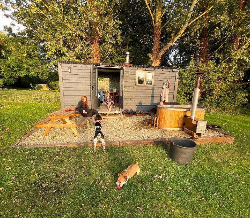 Old King William Shepherd Huts And Private Hot Tubs In North Norfolk Hunworth Bagian luar foto
