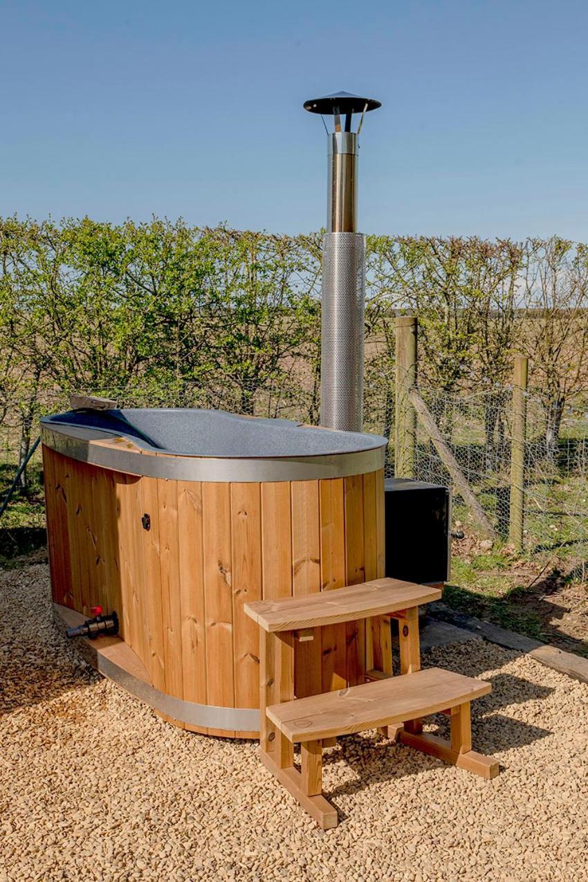 Old King William Shepherd Huts And Private Hot Tubs In North Norfolk Hunworth Bagian luar foto
