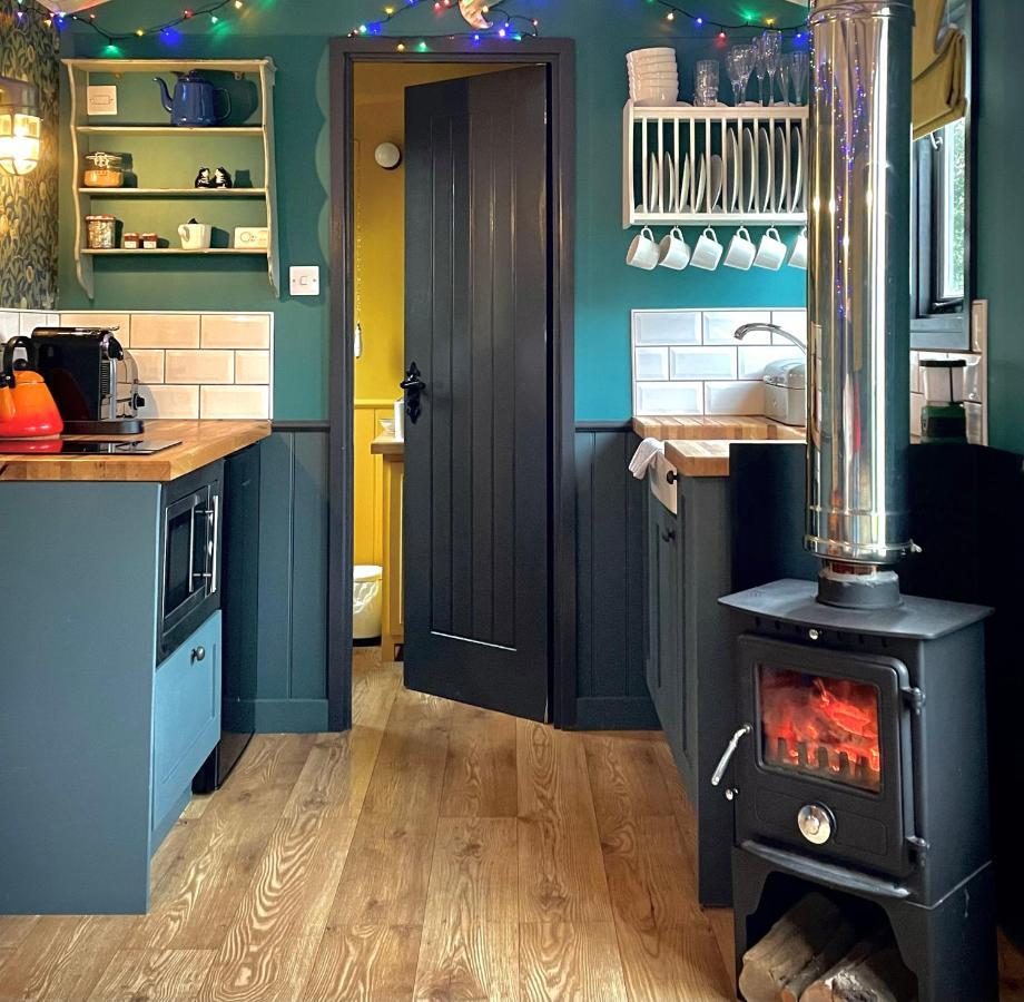Old King William Shepherd Huts And Private Hot Tubs In North Norfolk Hunworth Bagian luar foto