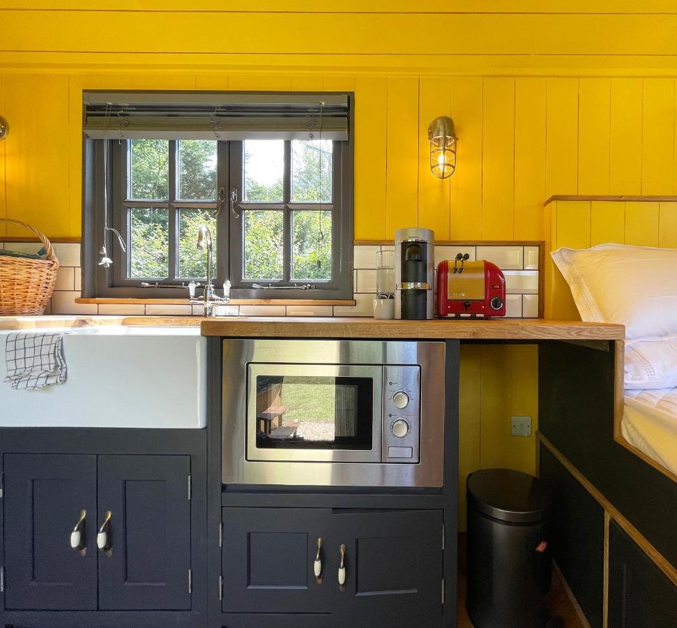 Old King William Shepherd Huts And Private Hot Tubs In North Norfolk Hunworth Bagian luar foto