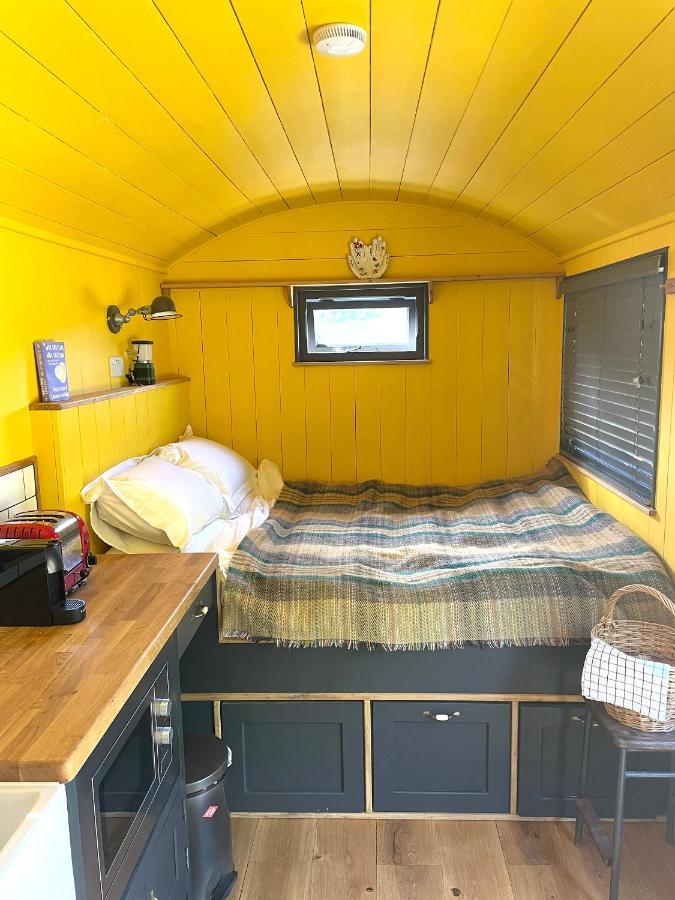 Old King William Shepherd Huts And Private Hot Tubs In North Norfolk Hunworth Bagian luar foto