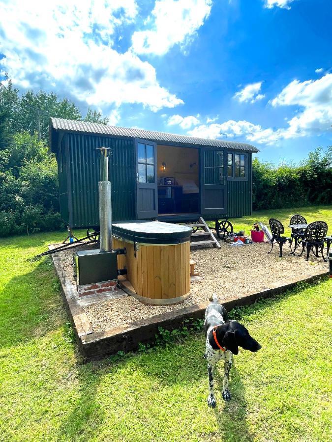 Old King William Shepherd Huts And Private Hot Tubs In North Norfolk Hunworth Bagian luar foto
