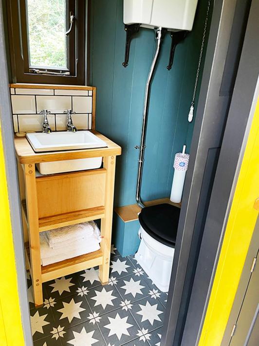 Old King William Shepherd Huts And Private Hot Tubs In North Norfolk Hunworth Bagian luar foto