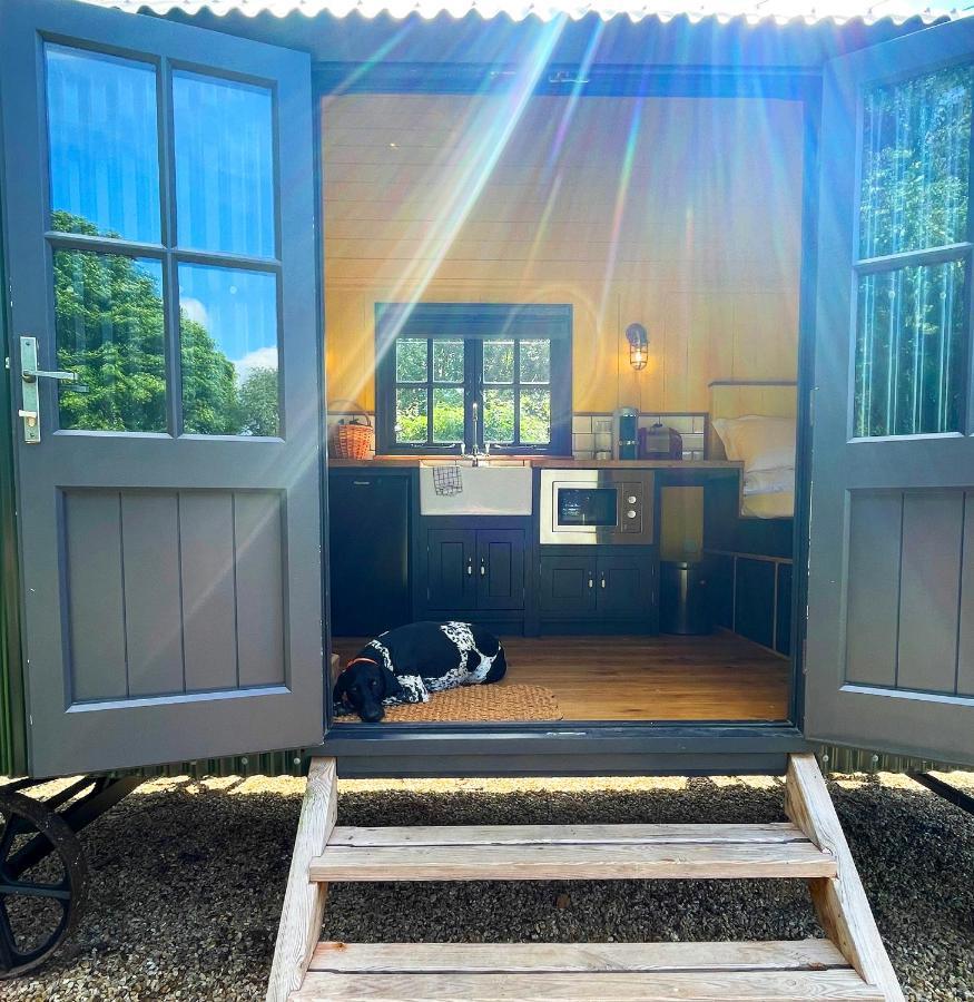 Old King William Shepherd Huts And Private Hot Tubs In North Norfolk Hunworth Bagian luar foto
